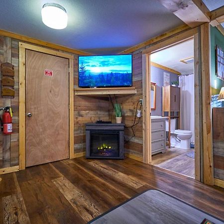 Steps From Downtown Pigeon Forge Parkway + Private Hottub And Firepit - Wifi - Firefly Bungalows Kültér fotó