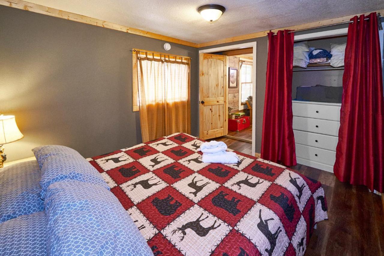 Steps From Downtown Pigeon Forge Parkway + Private Hottub And Firepit - Wifi - Firefly Bungalows Kültér fotó