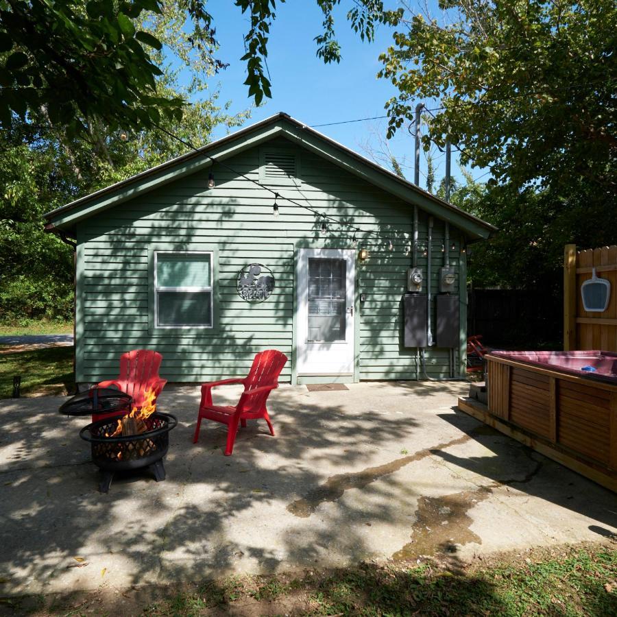 Steps From Downtown Pigeon Forge Parkway + Private Hottub And Firepit - Wifi - Firefly Bungalows Kültér fotó