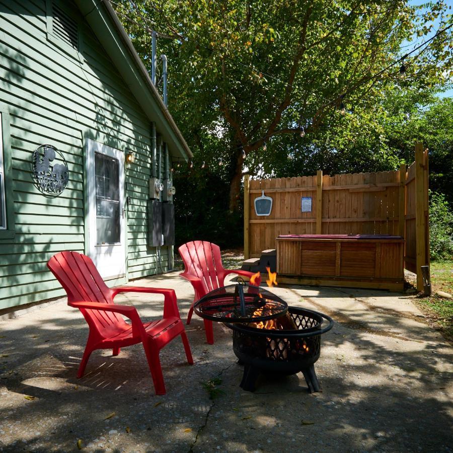 Steps From Downtown Pigeon Forge Parkway + Private Hottub And Firepit - Wifi - Firefly Bungalows Kültér fotó