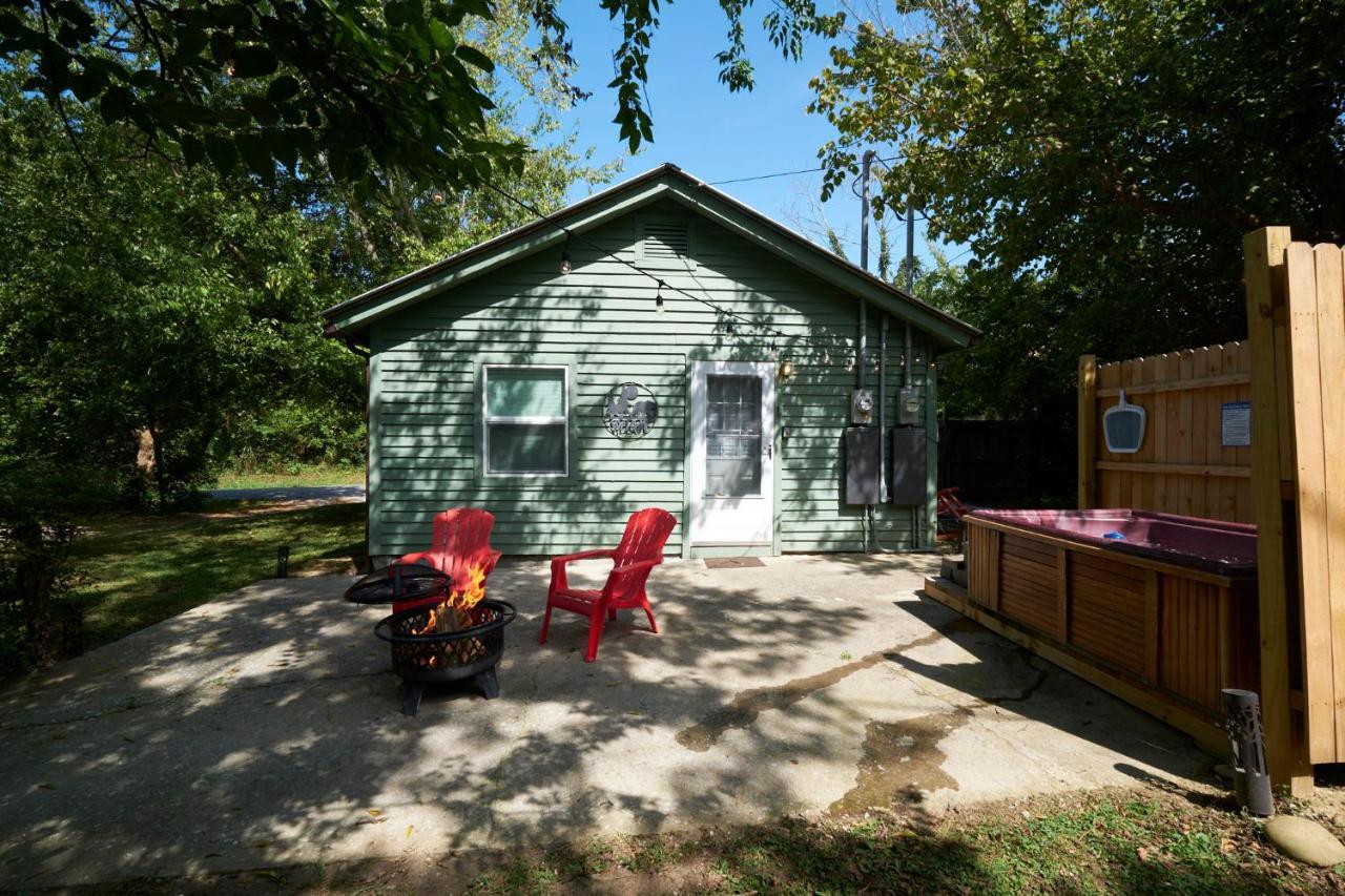 Steps From Downtown Pigeon Forge Parkway + Private Hottub And Firepit - Wifi - Firefly Bungalows Kültér fotó