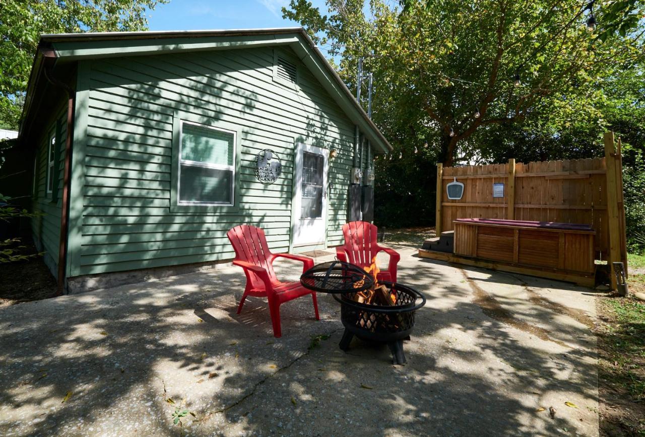 Steps From Downtown Pigeon Forge Parkway + Private Hottub And Firepit - Wifi - Firefly Bungalows Kültér fotó