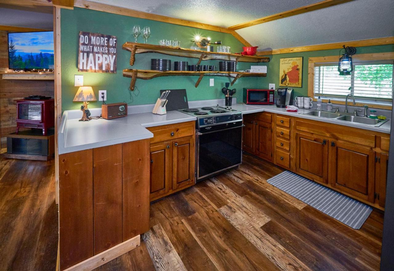 Steps From Downtown Pigeon Forge Parkway + Private Hottub And Firepit - Wifi - Firefly Bungalows Kültér fotó