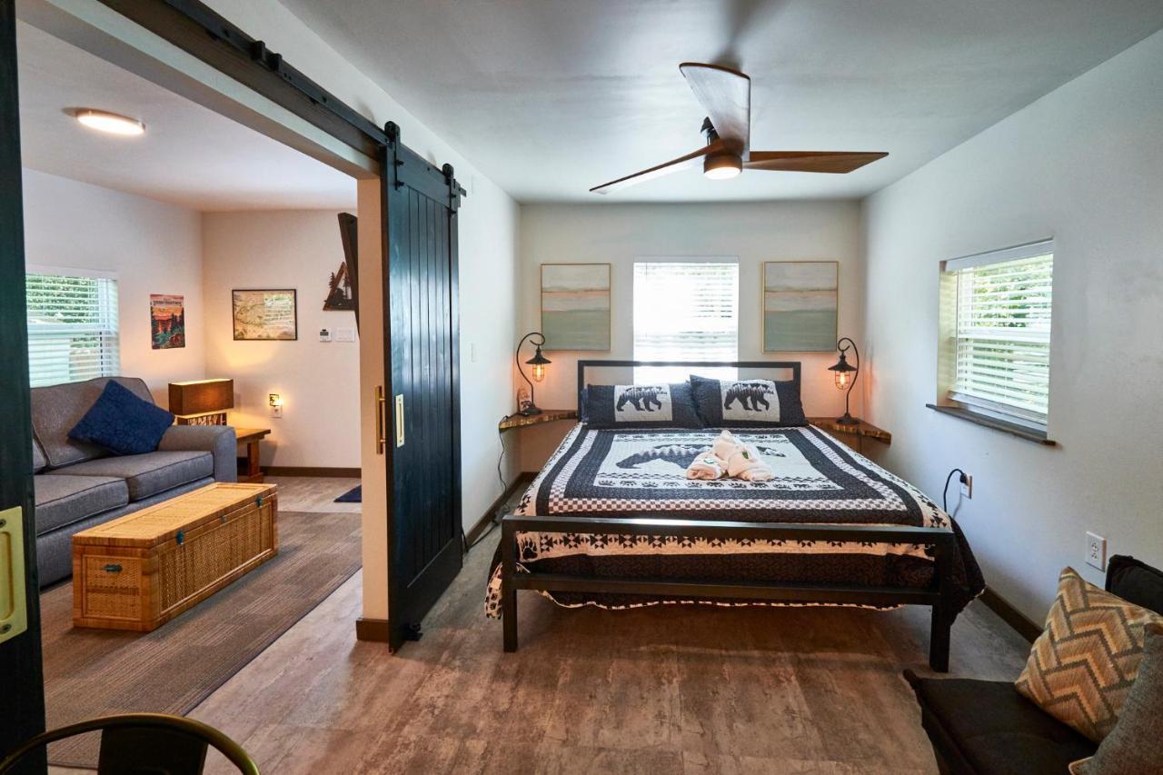 Steps From Downtown Pigeon Forge Parkway + Private Hottub And Firepit - Wifi - Firefly Bungalows Kültér fotó