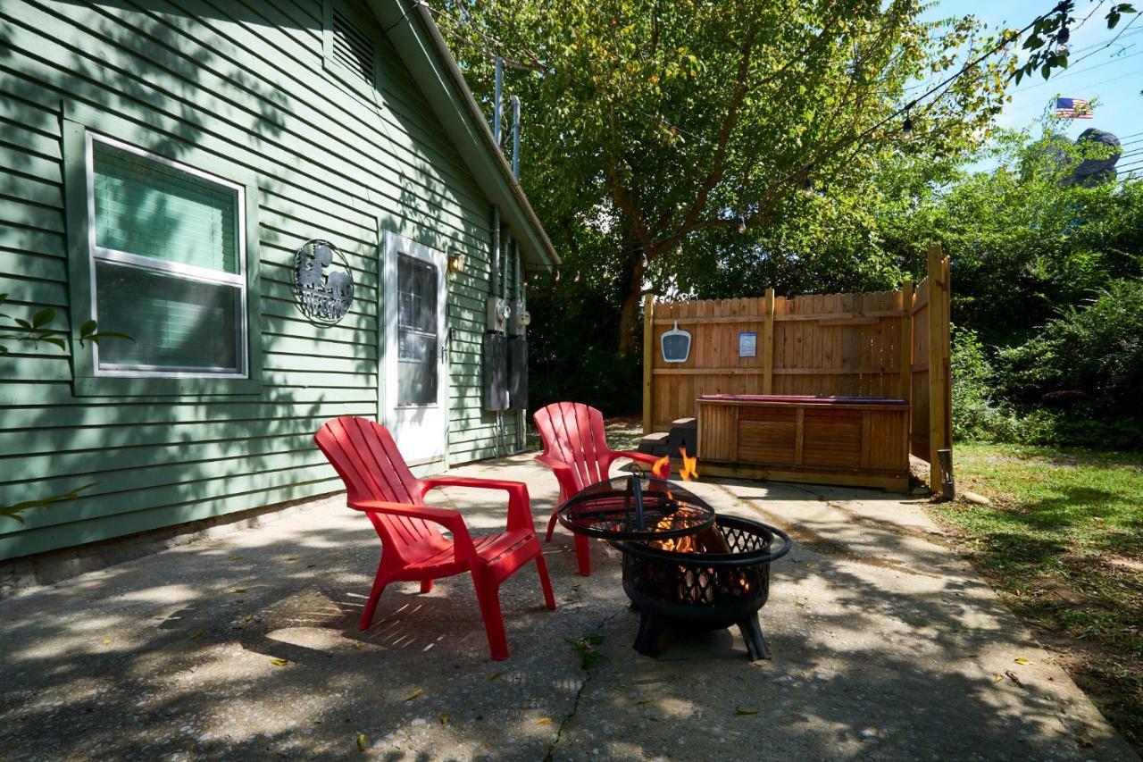 Steps From Downtown Pigeon Forge Parkway + Private Hottub And Firepit - Wifi - Firefly Bungalows Kültér fotó