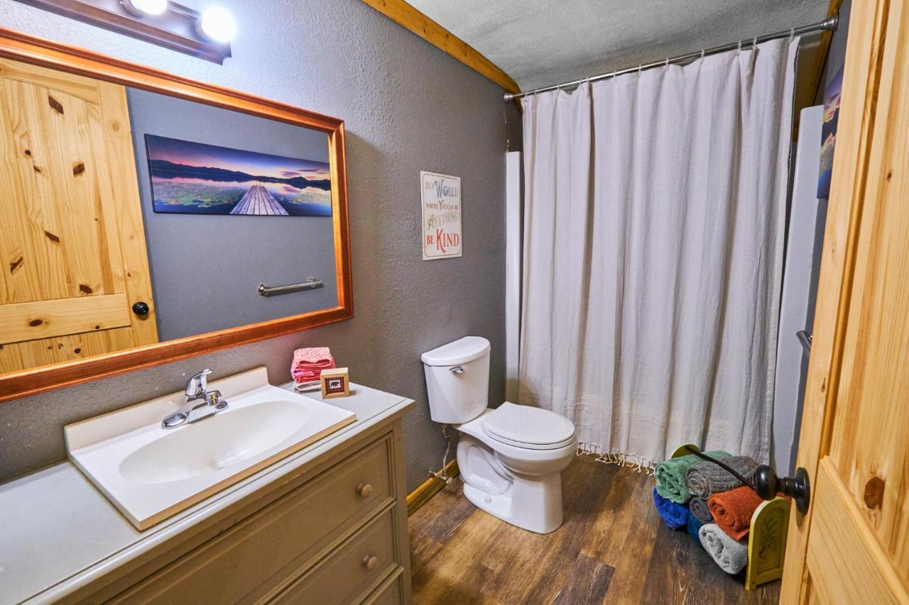 Steps From Downtown Pigeon Forge Parkway + Private Hottub And Firepit - Wifi - Firefly Bungalows Kültér fotó
