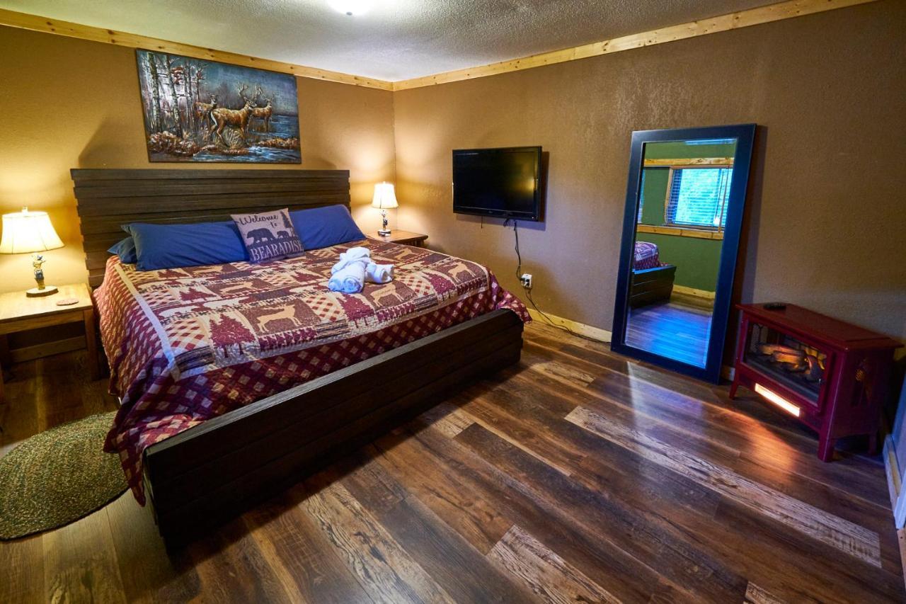 Steps From Downtown Pigeon Forge Parkway + Private Hottub And Firepit - Wifi - Firefly Bungalows Kültér fotó
