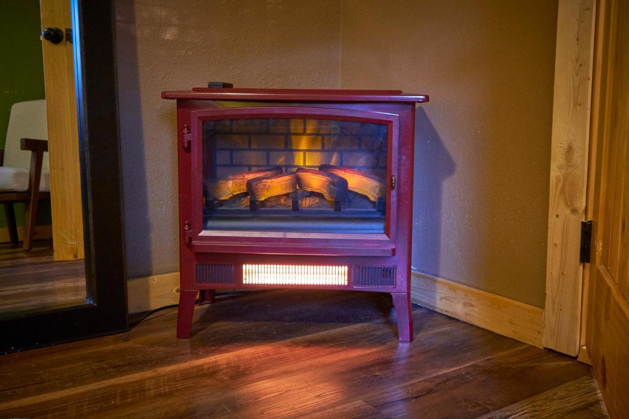 Steps From Downtown Pigeon Forge Parkway + Private Hottub And Firepit - Wifi - Firefly Bungalows Kültér fotó