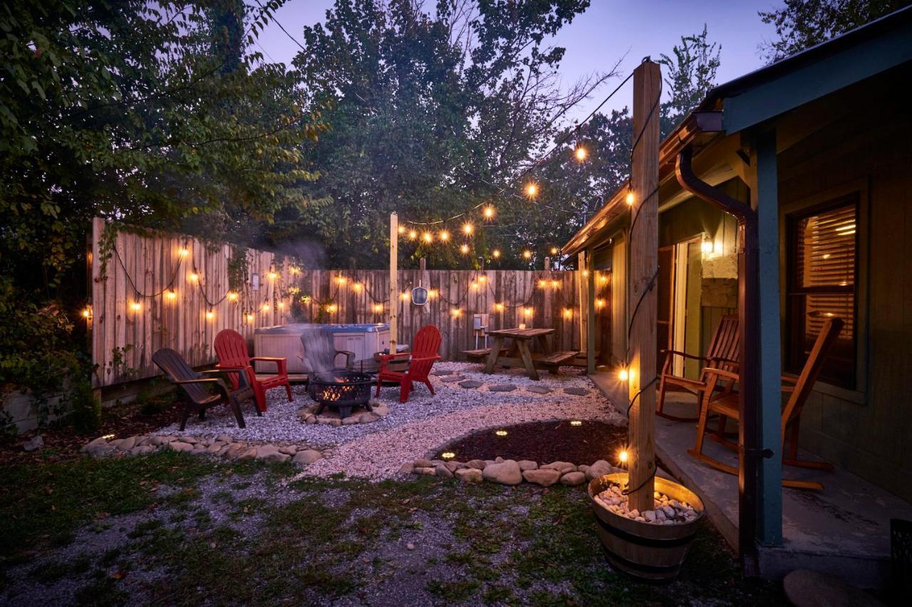 Steps From Downtown Pigeon Forge Parkway + Private Hottub And Firepit - Wifi - Firefly Bungalows Kültér fotó